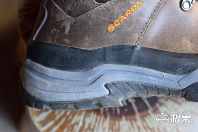 强劲防护斯卡帕登山徒步鞋，穿它过河攀雪山都没事33