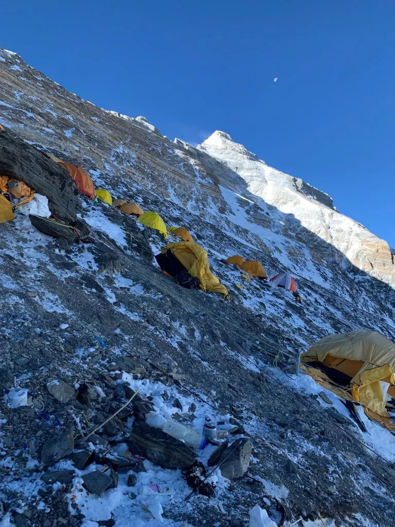 珠峰上的阴影 听英国登山家、向导Di Gilbert亲历自述如何“直面死亡”-7