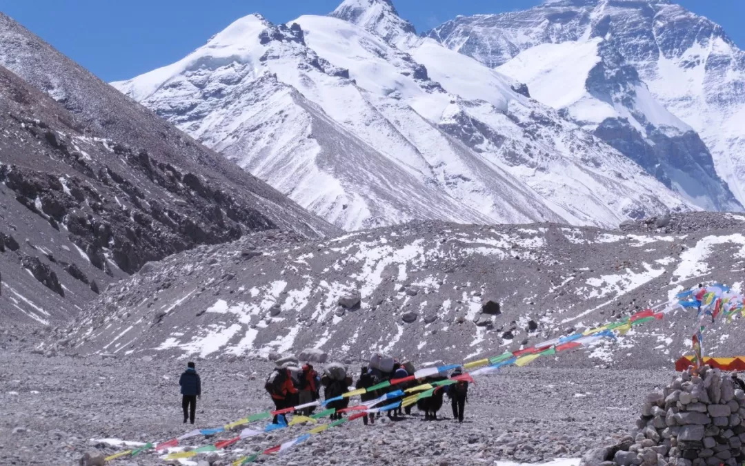 珠峰上的阴影 听英国登山家、向导Di Gilbert亲历自述如何“直面死亡”-8