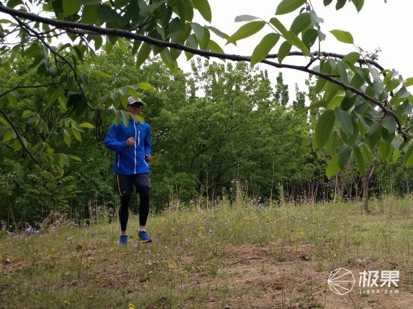 超轻透气越野跑步鞋，防滑耐操任何地形都不怕-9