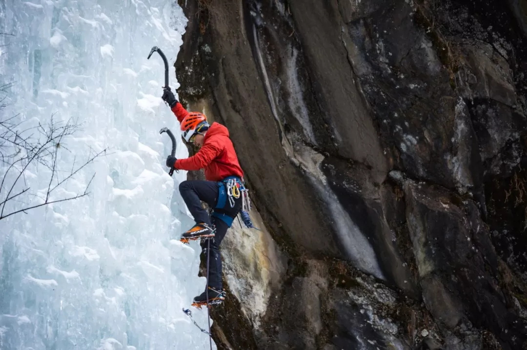 攀登者古古free solo大石包冰瀑