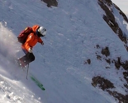 追随Holzer的足迹-Tommaso Cardelli追随陡坡滑雪达人Heini Holzer的足迹